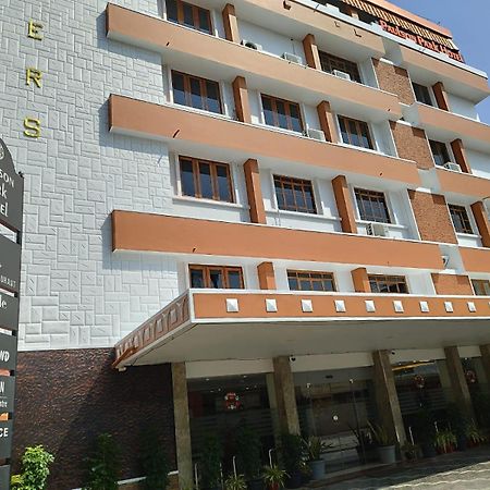 Kochi Paulson Park Hotel מראה חיצוני תמונה
