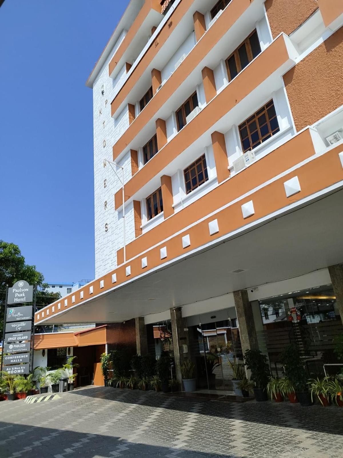 Kochi Paulson Park Hotel מראה חיצוני תמונה